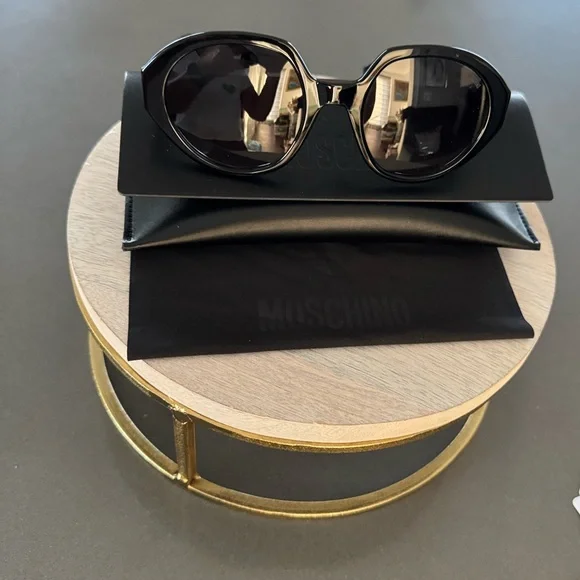 Moschino Glossy Black Sunglasses MOS126/S 80790 53*22 with  display picture 3